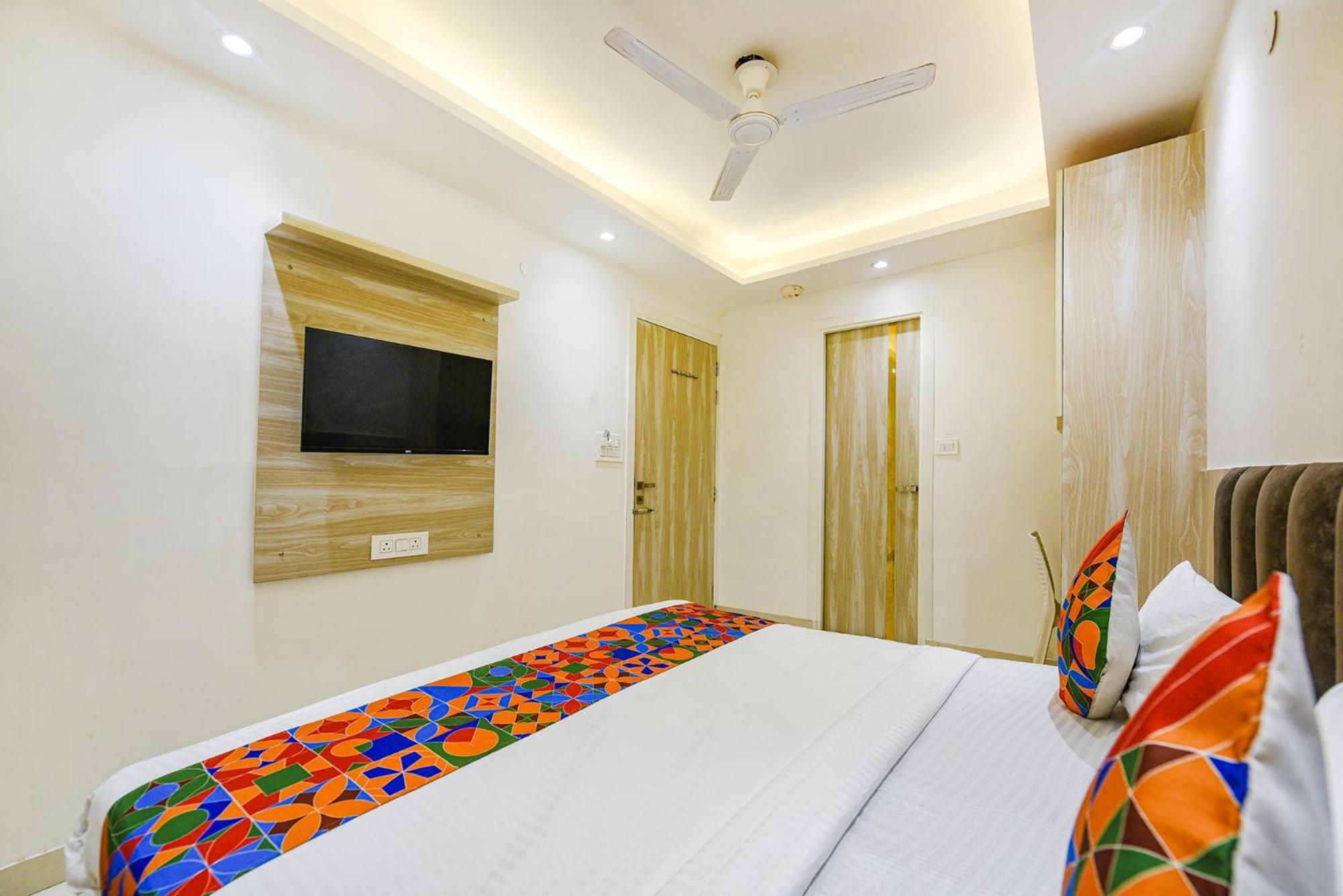 Fabhotel Luxury Inn Near Adarsh Nagar Metro Delhi Zewnętrze zdjęcie
