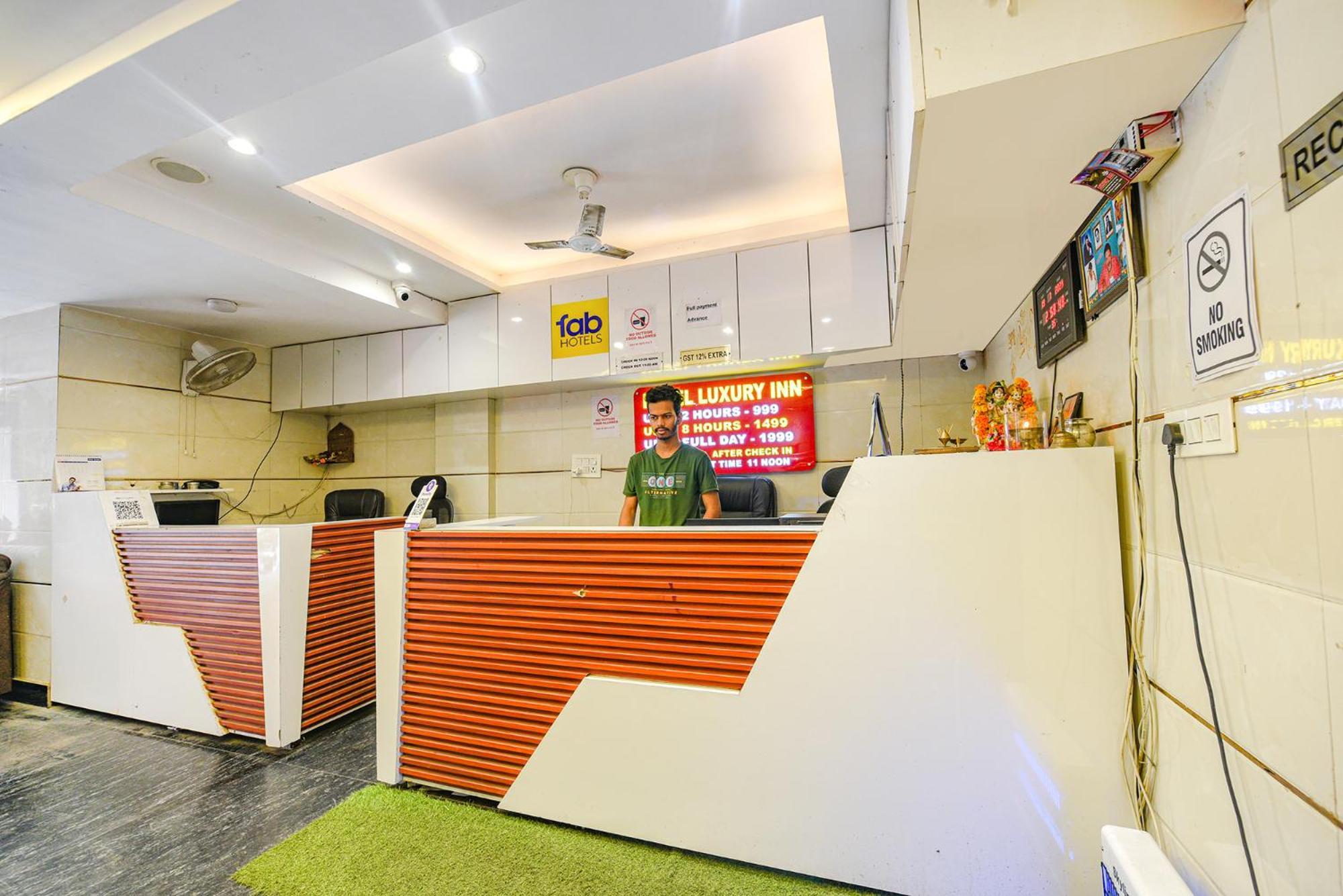 Fabhotel Luxury Inn Near Adarsh Nagar Metro Delhi Zewnętrze zdjęcie