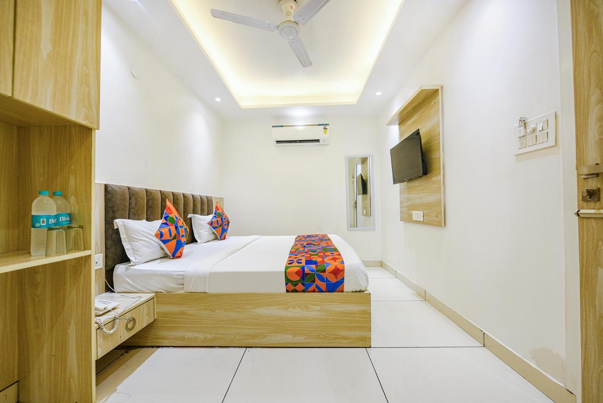 Fabhotel Luxury Inn Near Adarsh Nagar Metro Delhi Zewnętrze zdjęcie
