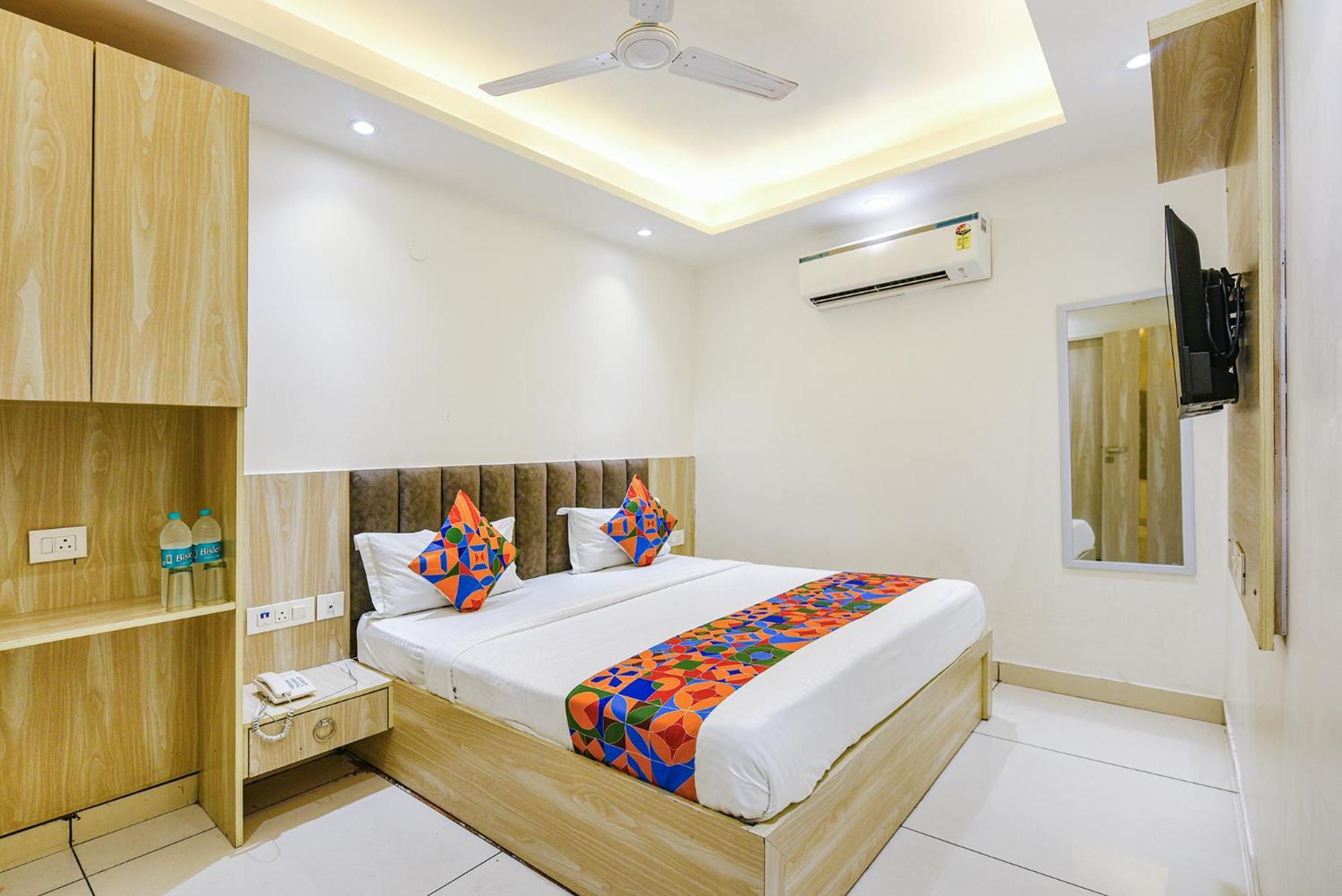 Fabhotel Luxury Inn Near Adarsh Nagar Metro Delhi Zewnętrze zdjęcie