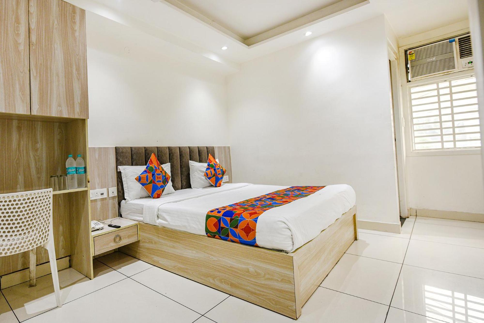Fabhotel Luxury Inn Near Adarsh Nagar Metro Delhi Zewnętrze zdjęcie