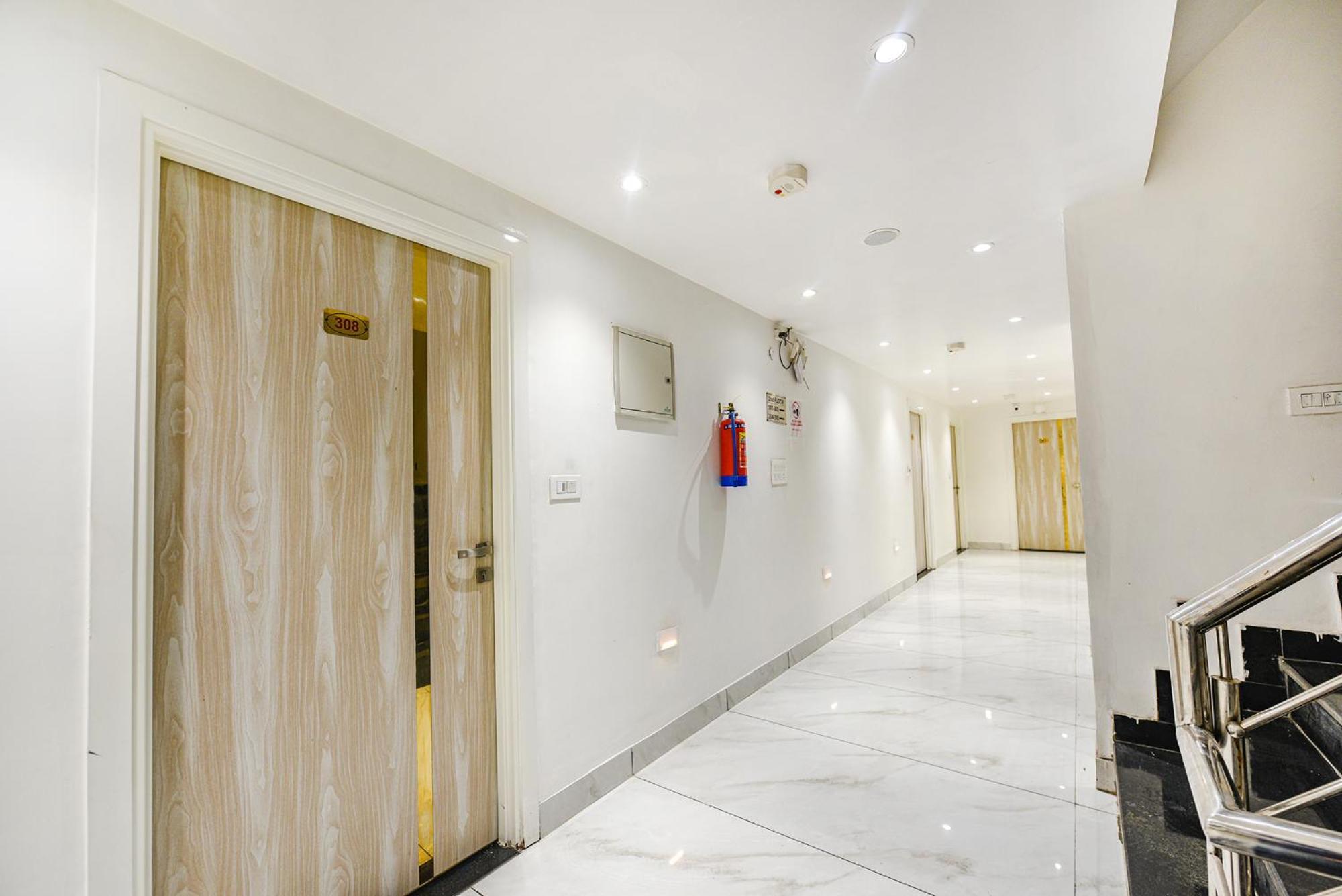 Fabhotel Luxury Inn Near Adarsh Nagar Metro Delhi Zewnętrze zdjęcie