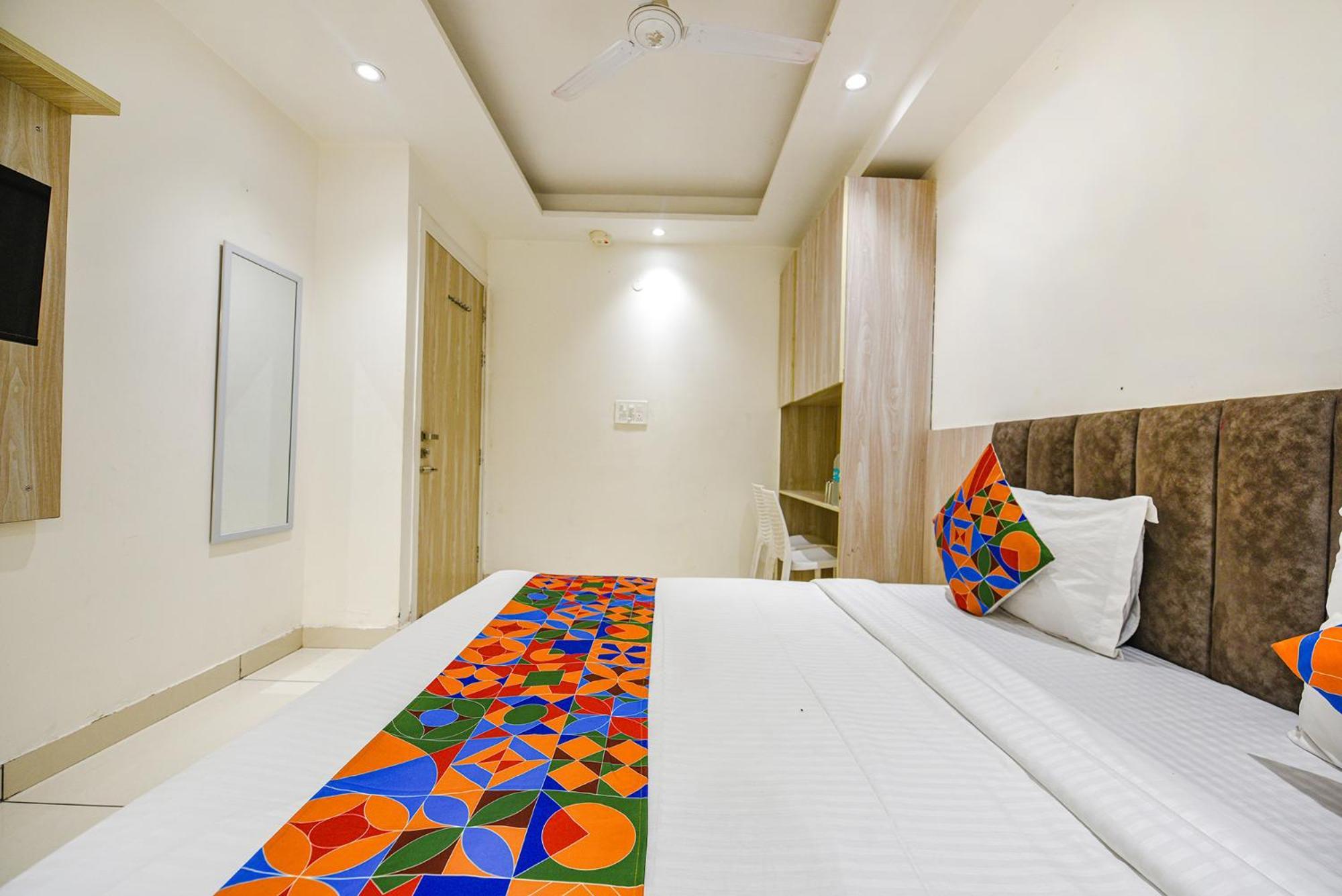 Fabhotel Luxury Inn Near Adarsh Nagar Metro Delhi Zewnętrze zdjęcie