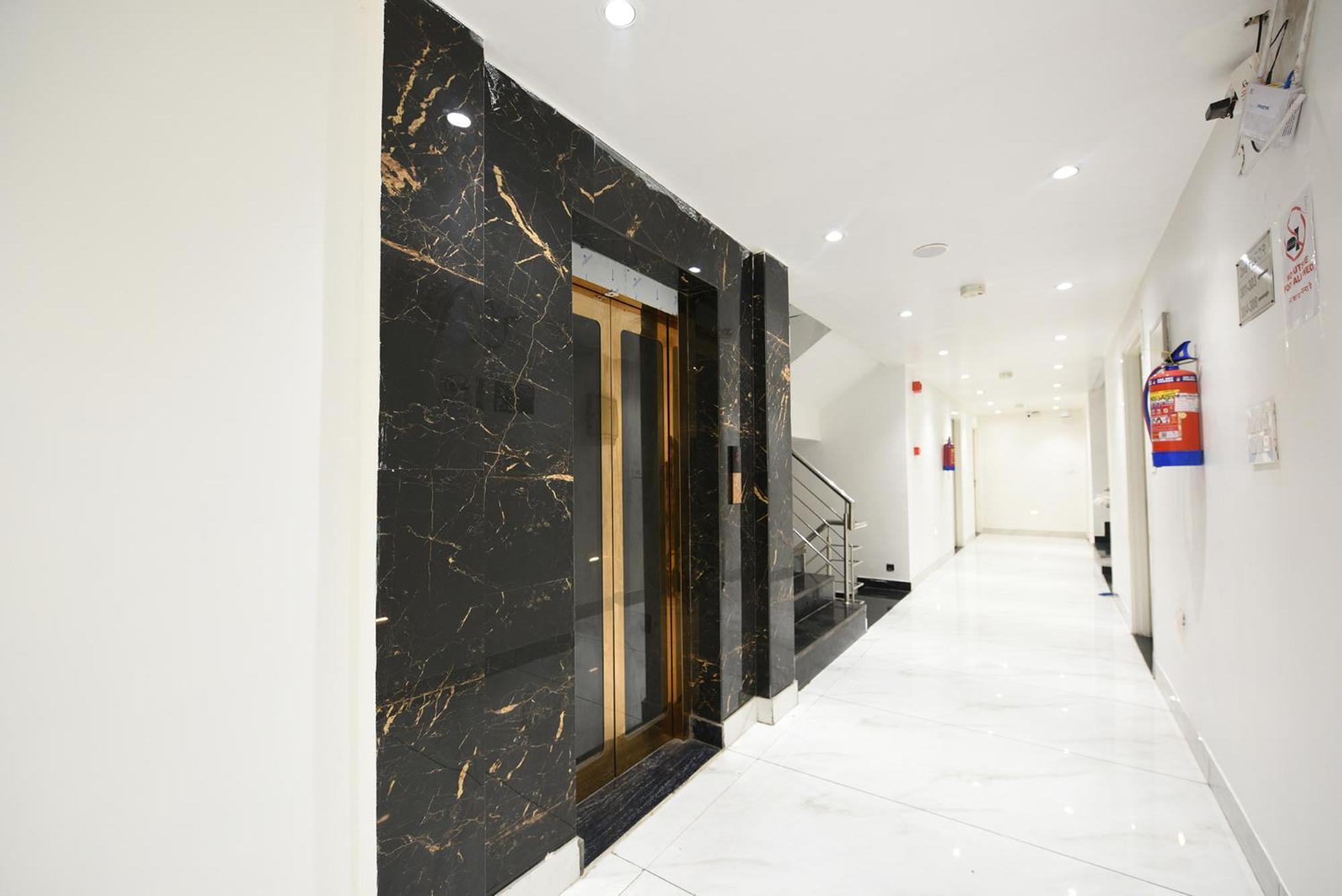 Fabhotel Luxury Inn Near Adarsh Nagar Metro Delhi Zewnętrze zdjęcie