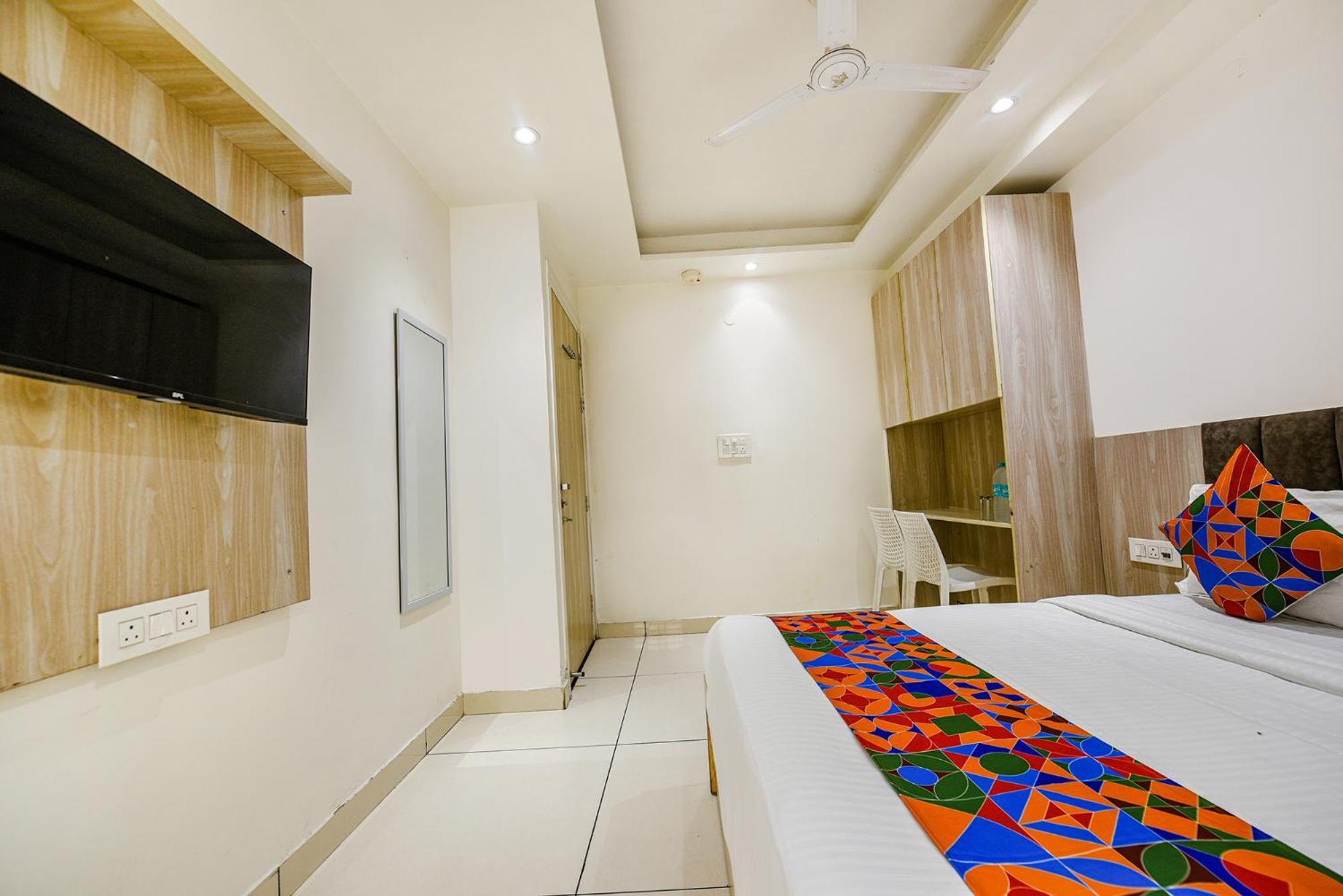 Fabhotel Luxury Inn Near Adarsh Nagar Metro Delhi Zewnętrze zdjęcie