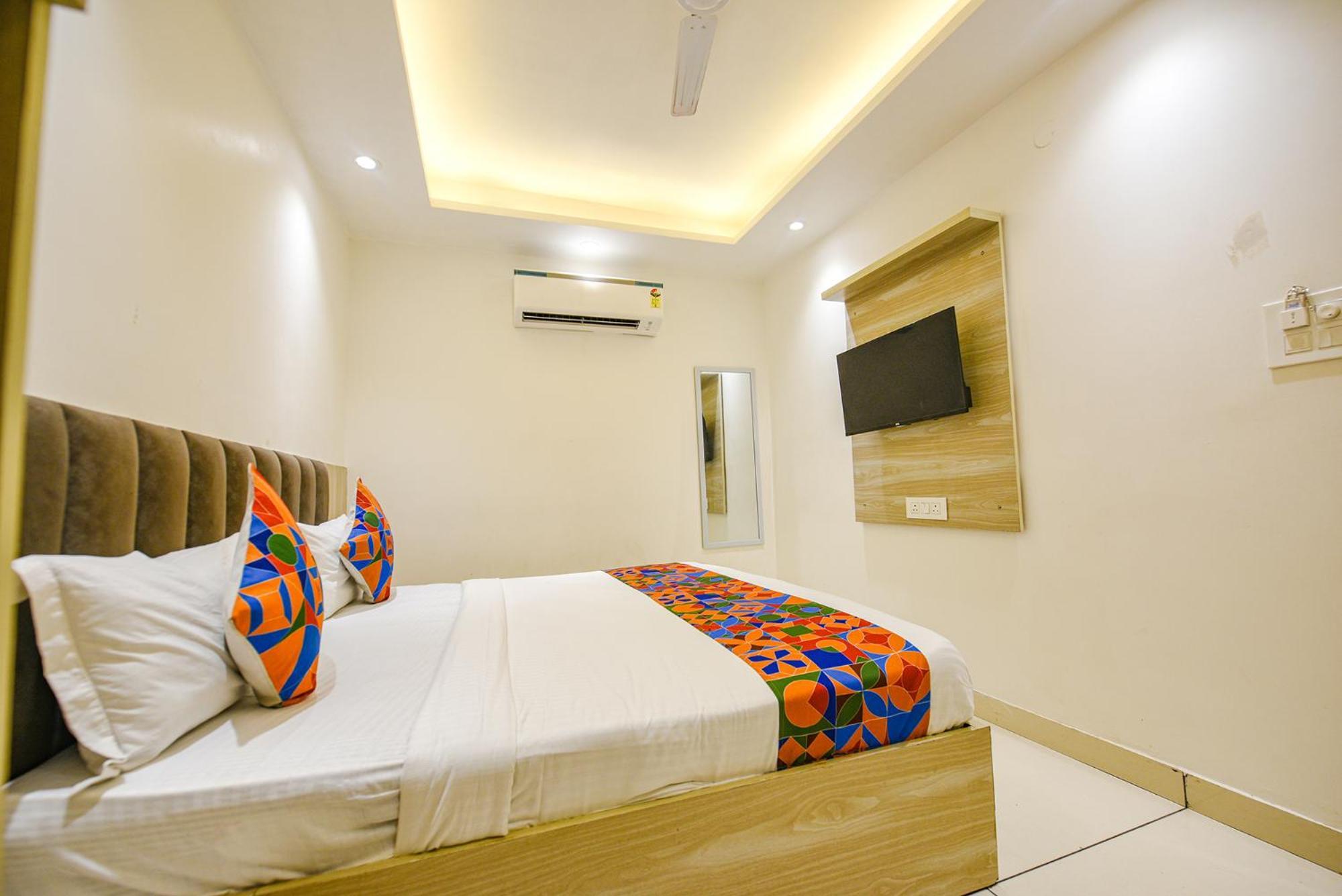 Fabhotel Luxury Inn Near Adarsh Nagar Metro Delhi Zewnętrze zdjęcie