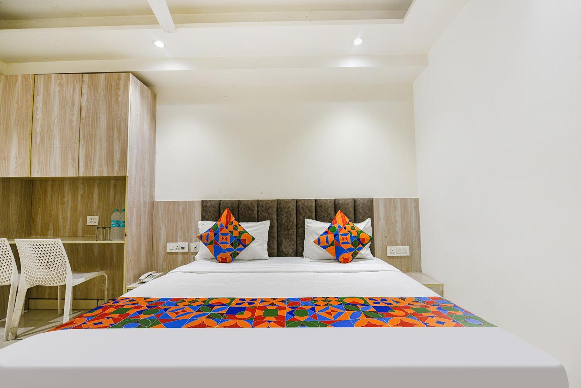 Fabhotel Luxury Inn Near Adarsh Nagar Metro Delhi Zewnętrze zdjęcie